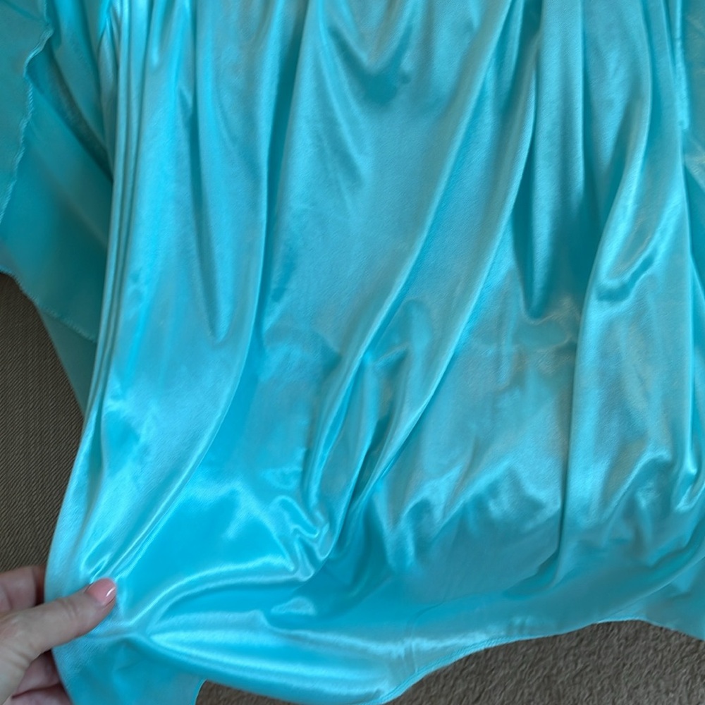 A- Afibi long teal dress. Dropped shoulders and front spaghetti straps 2XL - Picture 7 of 9